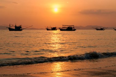 1 Mart 2020, Tayland 'ın Khlong Muang Sahili' nde gün batımı manzarası..