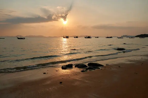 Марта 2020 Года Вид Закат Пляже Клонг Муанг Таиландской Провинции — стоковое фото