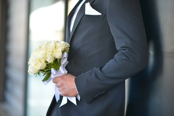 Wrist Wedding Bouquet Waiting Bride Bouquet Hands Groom Stylish Suit — Stock Photo, Image