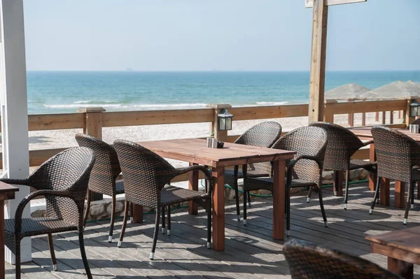 Cafe Sommerterrasse Mit Meerblick Tische Und Stühle Auf Der Sommerterrasse — Stockfoto