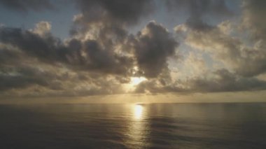 Cancun Mexico 'da güzel sahil günbatımı havası. 
