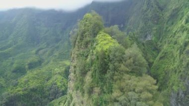 Oahu Hawaii 'deki dağların antresi. 