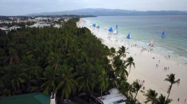 Boracay Filipinleri, gelgitler, deniz kıyısı yelkenlileri.