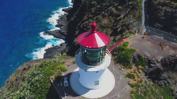 Powietrzne Zbliżenie Latarni Morskiej Makapuu Point Oahu Hawaii — Wideo stockowe