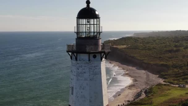 Close Aéreo Farol Montauk Nova Iorque — Vídeo de Stock