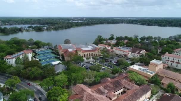 冬の公園フロリダのロリンズ大学とバージニア湖の空中映像 — ストック動画