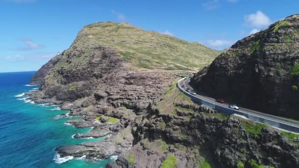 Aerial Busy Cliffside Road Oahu Hawaii — Stock Video