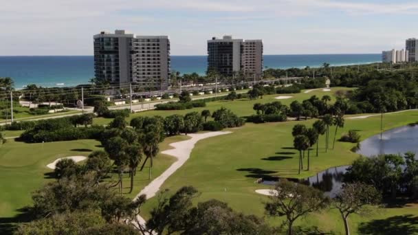 フォートピアースフロリダのインディアンヒルズゴルフコースの空中 — ストック動画