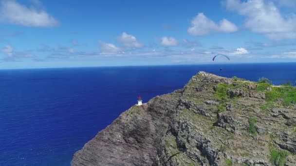 Aerial Makapuu Point Lighthouse Parachuter Oahu Hawaii — Stock Video