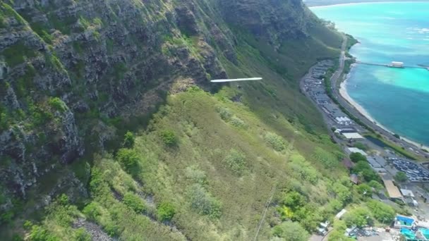 Laskuvarjohyppääjän Antenni Oahu Havaijilla — kuvapankkivideo