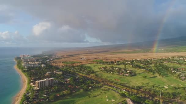Antena Tęczy Nad Miastem Maui Hawaje — Wideo stockowe