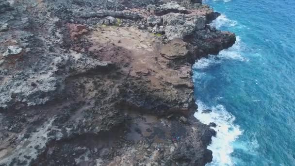 海威悬崖山绿色天线 — 图库视频影像