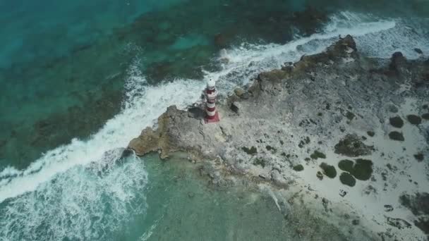 Hochwinkelantenne Von Felsigen Klippen Strand Cancun Mexiko — Stockvideo