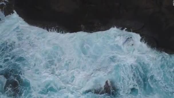 Oahu Hawaii Yüksek Açılı Dalgaların Yakın Çekim Görüntüsü — Stok video