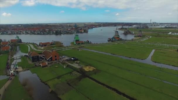 Netherlands Windmill Village Flyover Field Viewing Windmills — Stock Video