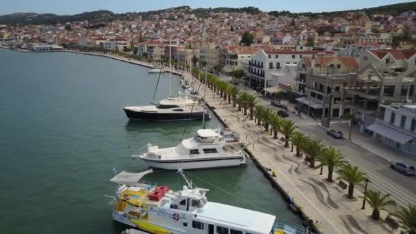 Zante Kasabası Yunan Sahil Tekneleri Tahta Kaldırım Şehir Dağları Hava — Stok video