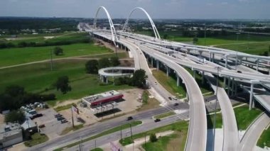Margaret McDermott Köprüsü 'nün anteni Dallas Teksas