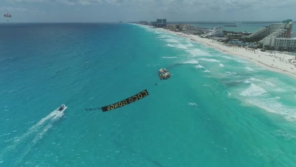 Antena Paralotniarzy Narciarzy Wodnych Cancun Meksyk — Wideo stockowe