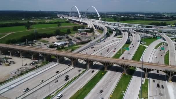 Antenne Der Margaret Mcdermott Bridge Dallas Texas — Stockvideo
