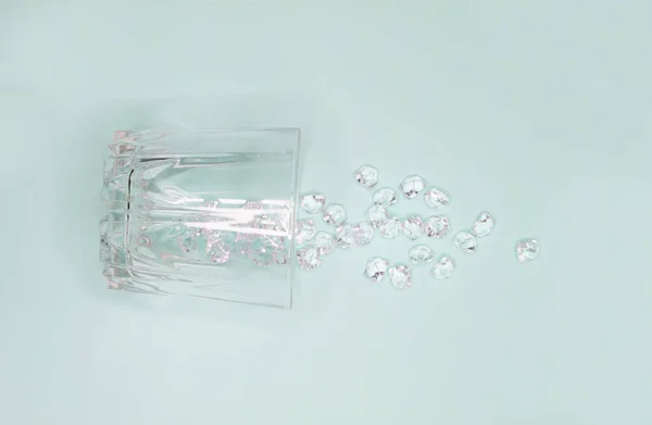Склянка Потрісканий Лід Ятному Фоні — стокове фото