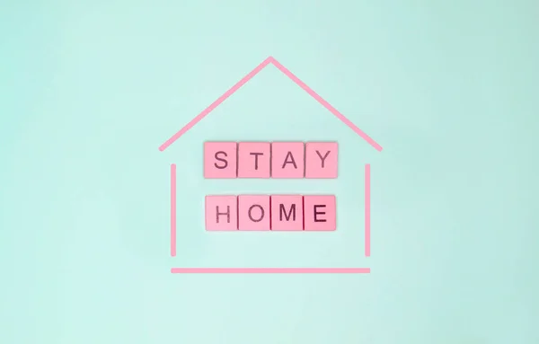 Parole Stay Home Fatte Lettere Legno Rosa Sfondo Turchese Chiaro — Foto Stock