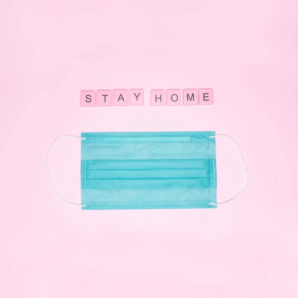 Stay Home 배경에 의료용 마스크 — 스톡 사진