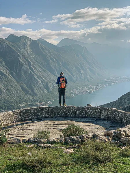 Karadağ 'ın dağlarındaki adam.. 