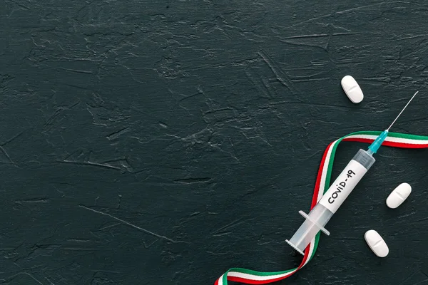 Orvosi Koncepció Lapos Covid Vakcina Tabletták Közelében Egy Szalag Olasz — Stock Fotó