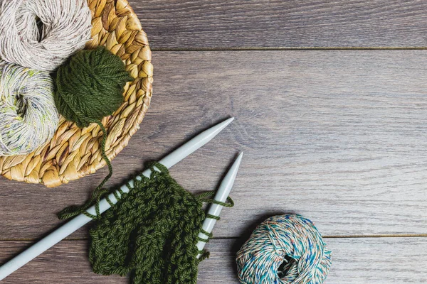 Flat Lay Beautiful Balls Wool Needles Neutral Tones Basket Wooden — Stock Photo, Image