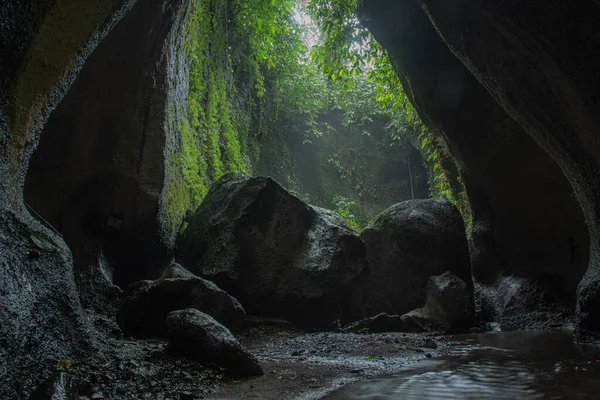 Úzká Cesta Mezi Kameny Dosažení Barev — Stock fotografie