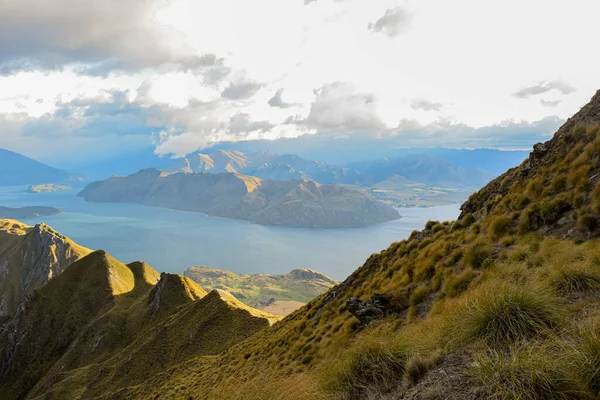 New Zealand Roys Κορυφή Ορεινά Σύννεφα Και Λίμνη — Φωτογραφία Αρχείου