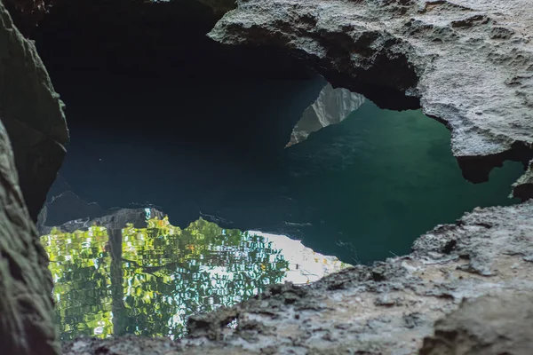 Jeskyně Pláži Filipíny — Stock fotografie