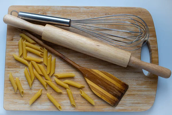 Top View Uncooked Penne Spaghetti Wooden Rolling Pin Wooden Spatula — Stock Photo, Image