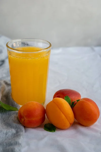 Ripe Whole Apricots Glass Apricot Juice Textile Surface — Stock Photo, Image