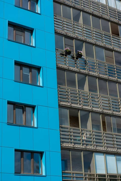 Bâtiment Moderne Avec Ciel Bleu — Photo