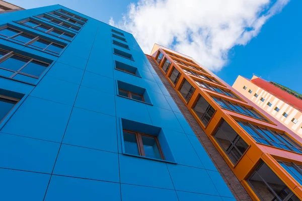 Bâtiment Moderne Avec Ciel Bleu — Photo