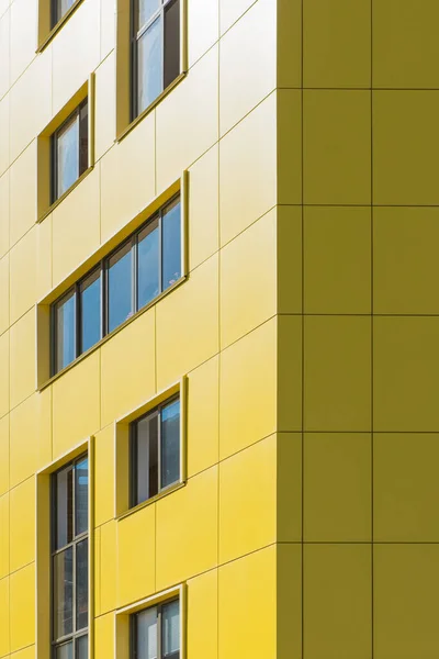 Edifício Moderno Com Céu Azul — Fotografia de Stock