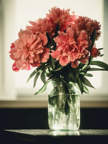 Όμορφο Μπουκέτο Λουλούδια Ένα Βάζο — Φωτογραφία Αρχείου