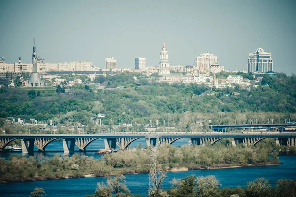 Άποψη Της Πόλης Και Του Ποταμού — Φωτογραφία Αρχείου