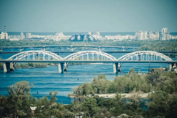 Μεγάλη Γέφυρα Πάνω Από Ποτάμι — Φωτογραφία Αρχείου