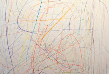 Beyaz arkaplanda renkli kalemlerle çizim