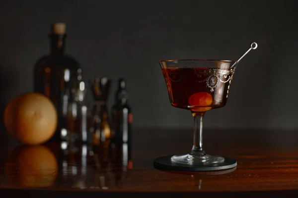 Manhattan Red Delicious Cocktail Mit Orange — Stockfoto