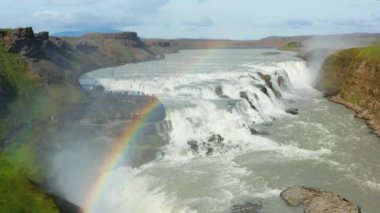 İzlanda 'da gökkuşağıyla Gulfoss Şelalesi