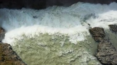 İzlanda 'daki Gulfoss Şelalesi Görkemli ve Anıtı