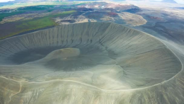 冰岛Hverfjall火山上空雄伟的空中飞行 总体规划 — 图库视频影像