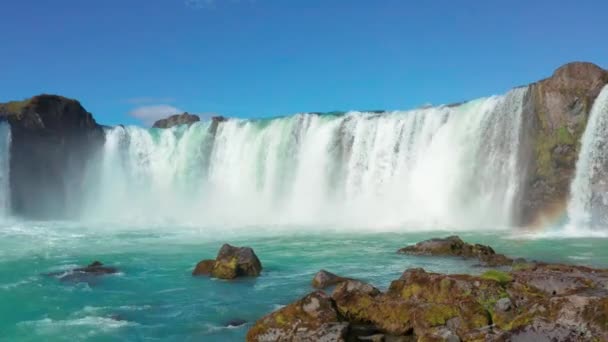 Flug Aus Der Luft Über Den Godafoss Wasserfall — Stockvideo