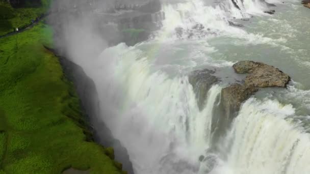  Spectaculaire et monument Cascade Gullfoss en Islande avec arc-en-ciel 