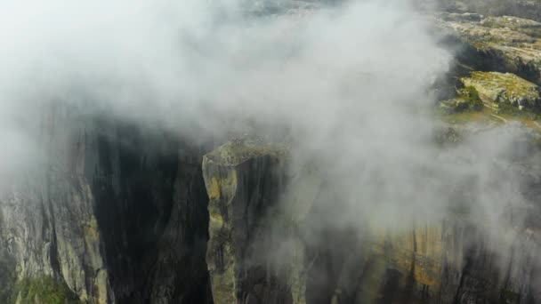 Vuelo Sobre Fiordo Lysefjord Cerca Del Acantilado Preikestolen Noruega — Vídeos de Stock