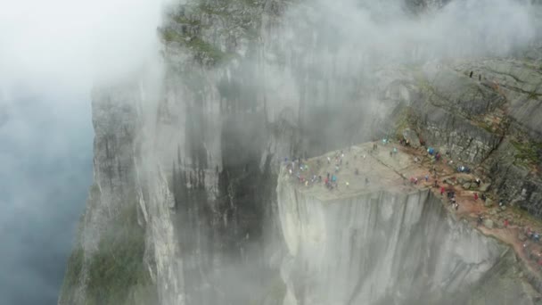 Lysefjord Üzerinden Norveç Teki Preikestolen Uçurumuna Doğru Uçuş — Stok video