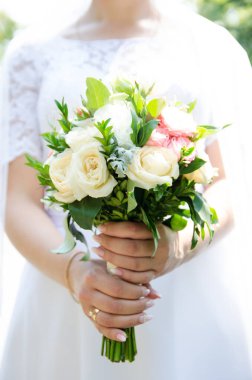 Bir buket beyaz gül.